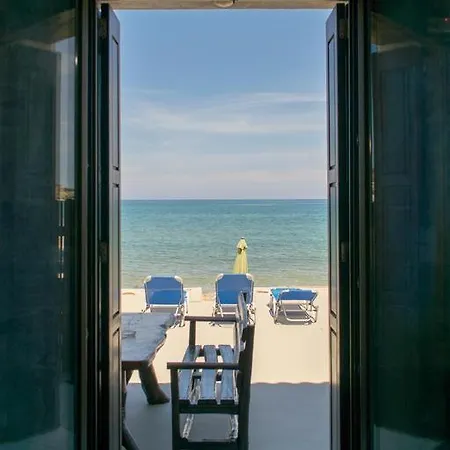 Volakas Beachfront Vila *